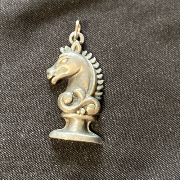 Michele Lynn Knight Chess Pendant, Vintage, Metal - Picture 5 of 7
